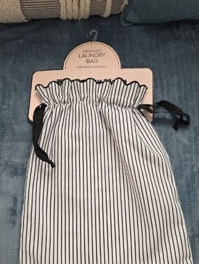 Striped Drawstring Laundry Bag - White & Black